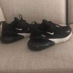 270 AIR NIKE BLACK (8.5) WOMENS